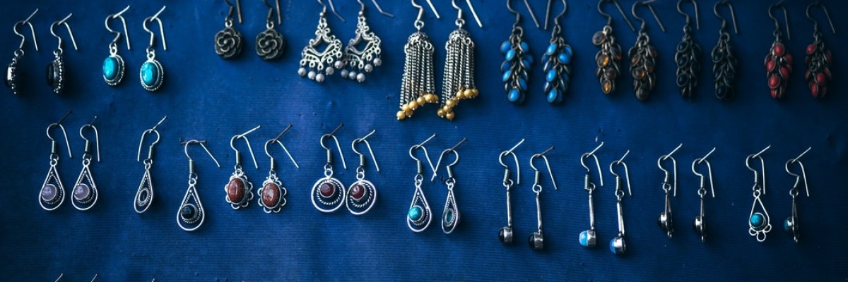 Alege cerceii potriviți în funcție de forma feței!