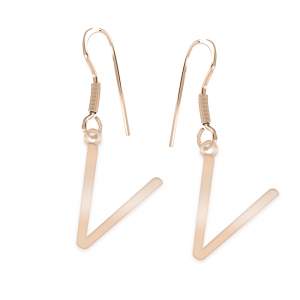 Caracter - Cercei personalizati cu tortita deschisa si litera din argint 925 placat cu aur roz Caracter - Cercei personalizati cu tortita deschisa si litera din argint 925 placat cu aur roz