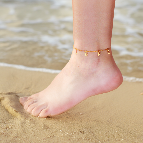 Eliana - Bratara personalizata tip salba pentru picior cu nume din argint 925 placat cu aur roz Eliana - Bratara personalizata tip salba pentru picior cu nume din argint 925 placat cu aur roz