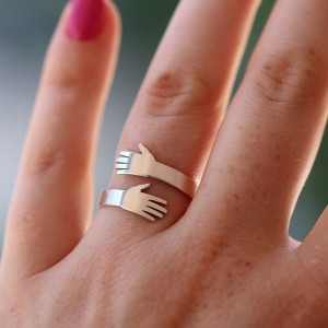 Little Hands - Inel personalizat cu manute reglabil asimetric din argint 925 placat cu aur galben 24K Little Hands - Inel personalizat cu manute reglabil asimetric din argint 925 placat cu aur galben 24K