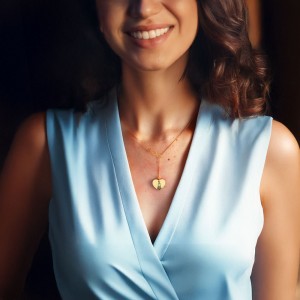 Me - Colier personalizat asimetric cu fotografie inimioara si infinit din argint 925 placat cu aur galben 24K Me - Colier personalizat asimetric cu fotografie inimioara si infinit din argint 925 placat cu aur galben 24K