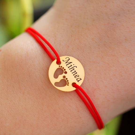 My Kid - Bratara personalizata snur si banut argint 925 cu nume si talpite My Kid - Bratara personalizata snur si banut argint 925 cu nume si talpite