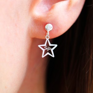 Rita - Cercei personalizati stea cu nume decupat din argint 925