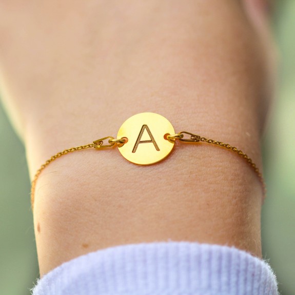 Lara - Bratara din argint 925 placat cu aur galben 24K personalizata cu initiala -  banut