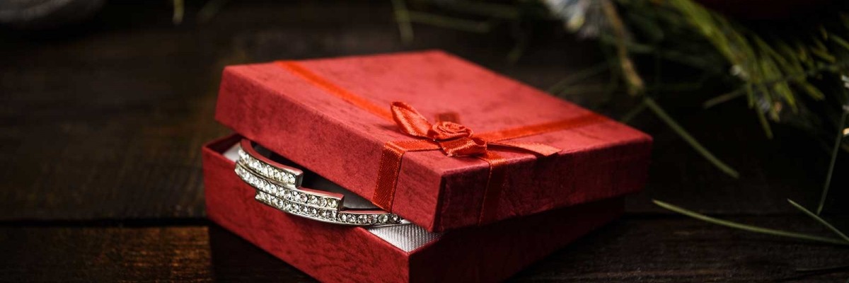 Daruieste-le celor dragi cadouri personalizate de Craciun!