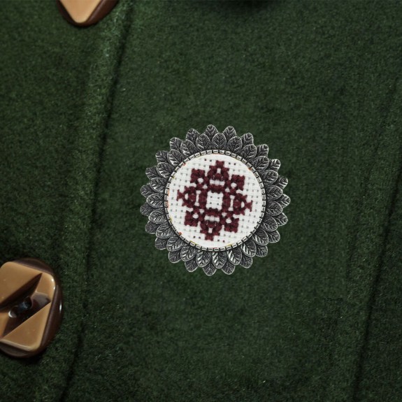 Camila - Brosa Handmade - Model Traditional Camila - Brosa Handmade - Model Traditional